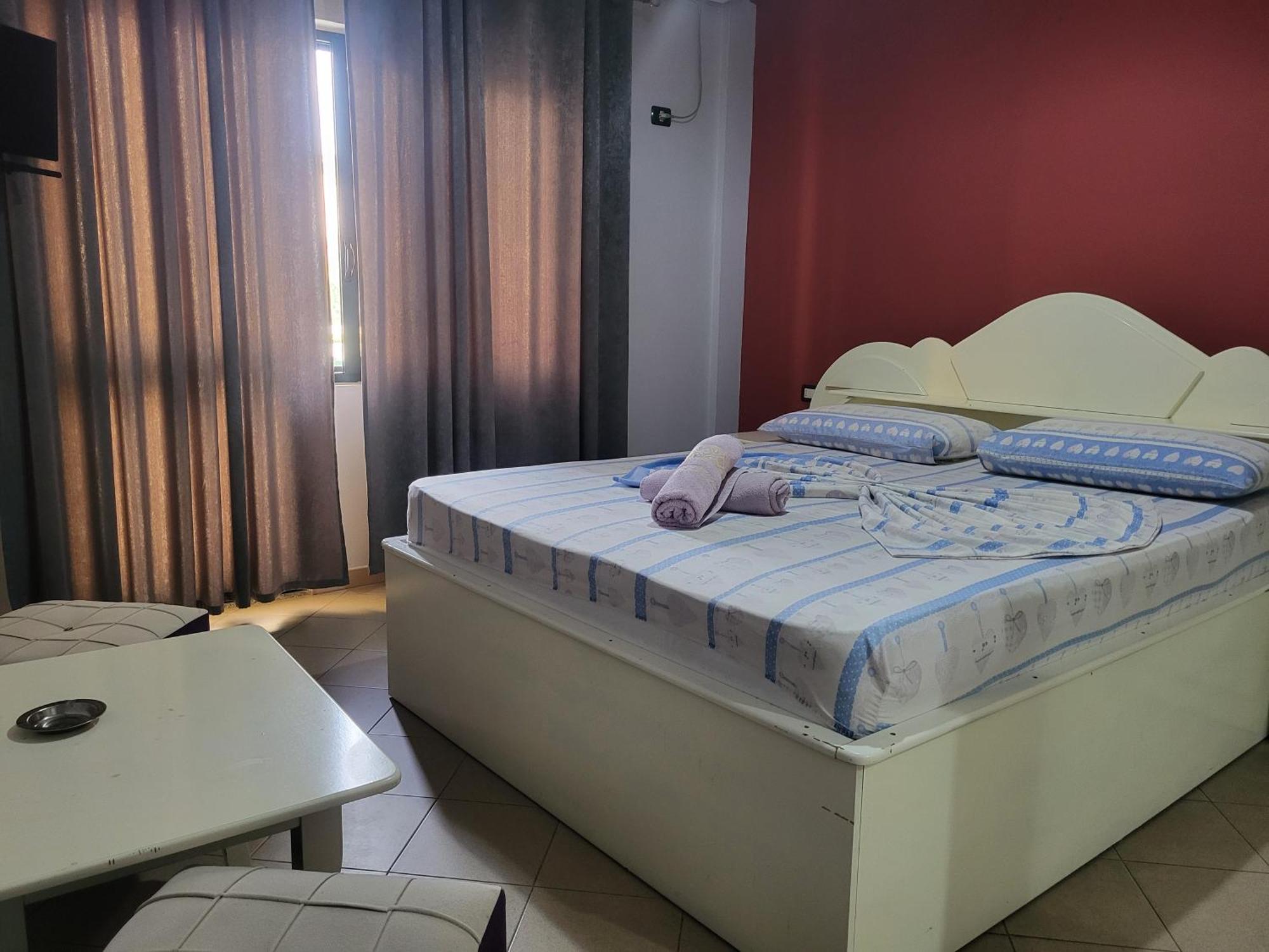Hotel Europa Lezhe Bagian luar foto