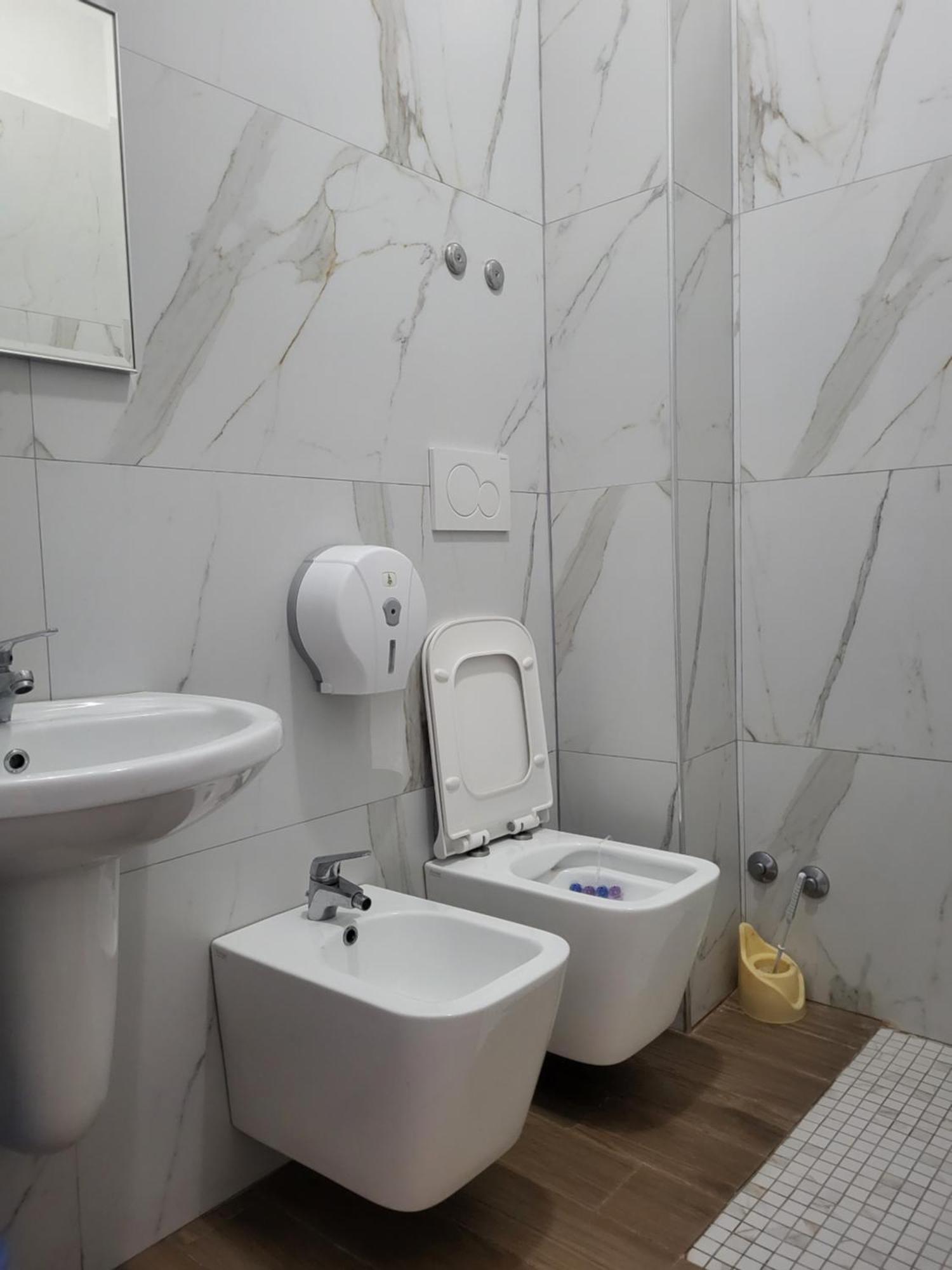 Hotel Europa Lezhe Bagian luar foto