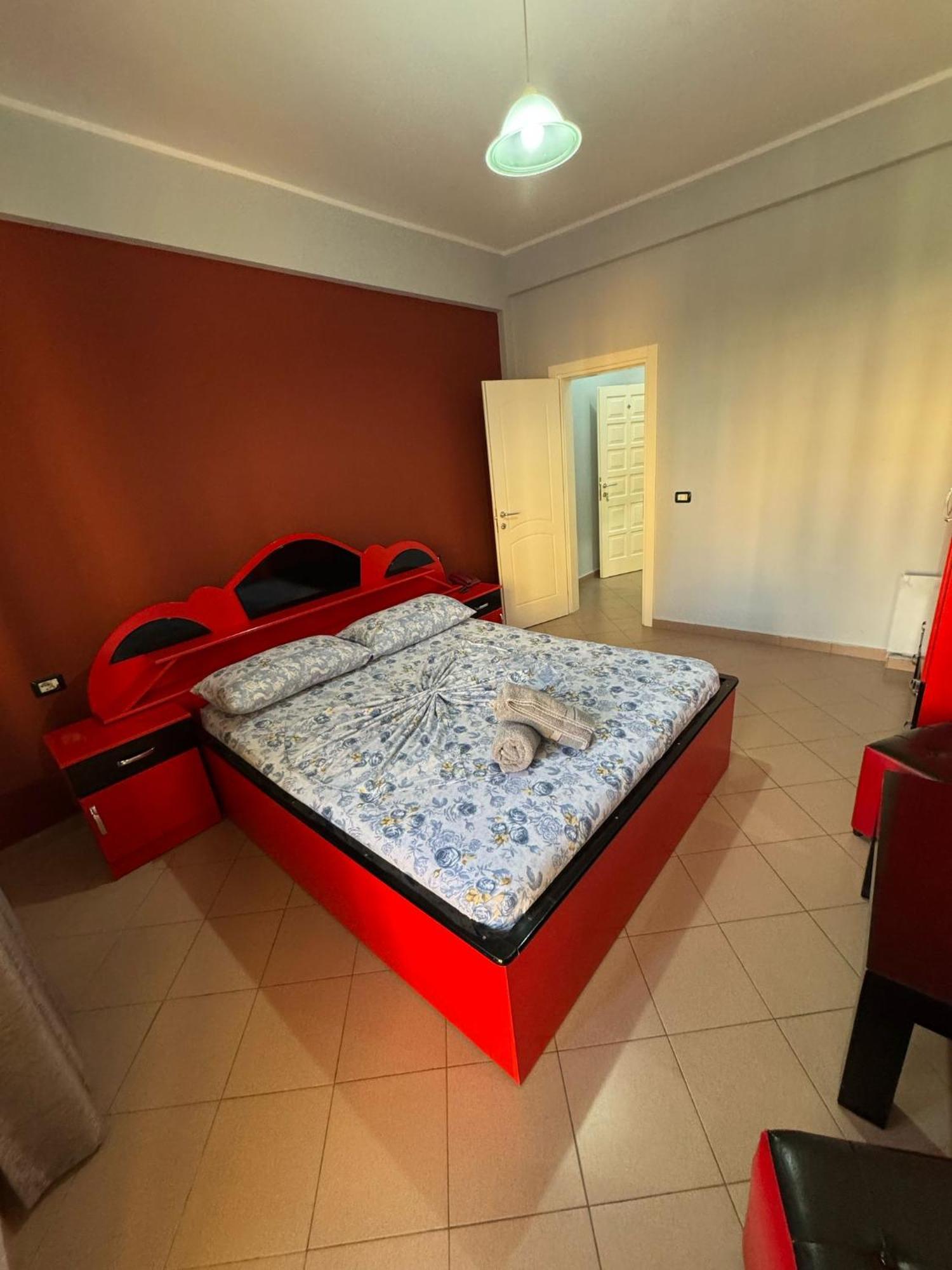 Hotel Europa Lezhe Bagian luar foto