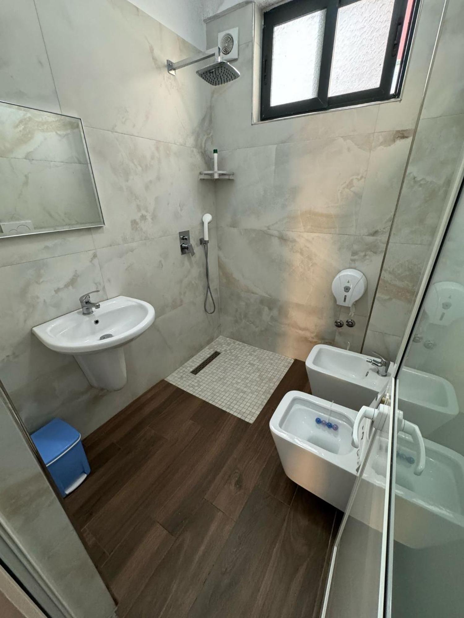 Hotel Europa Lezhe Bagian luar foto
