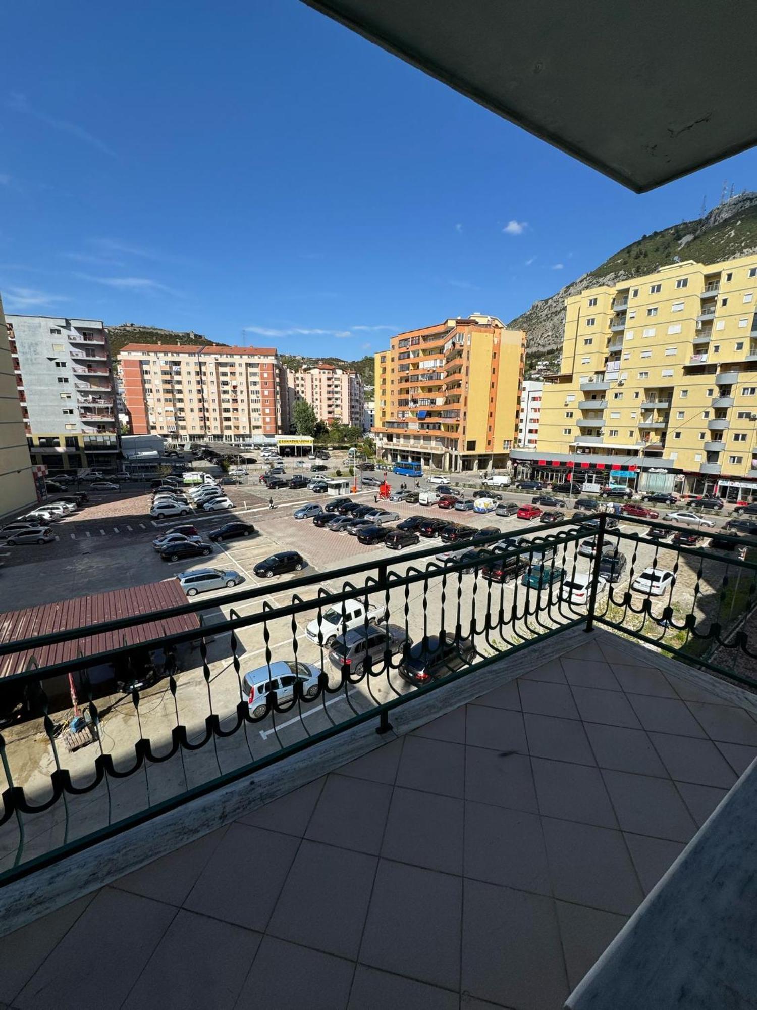 Hotel Europa Lezhe Bagian luar foto