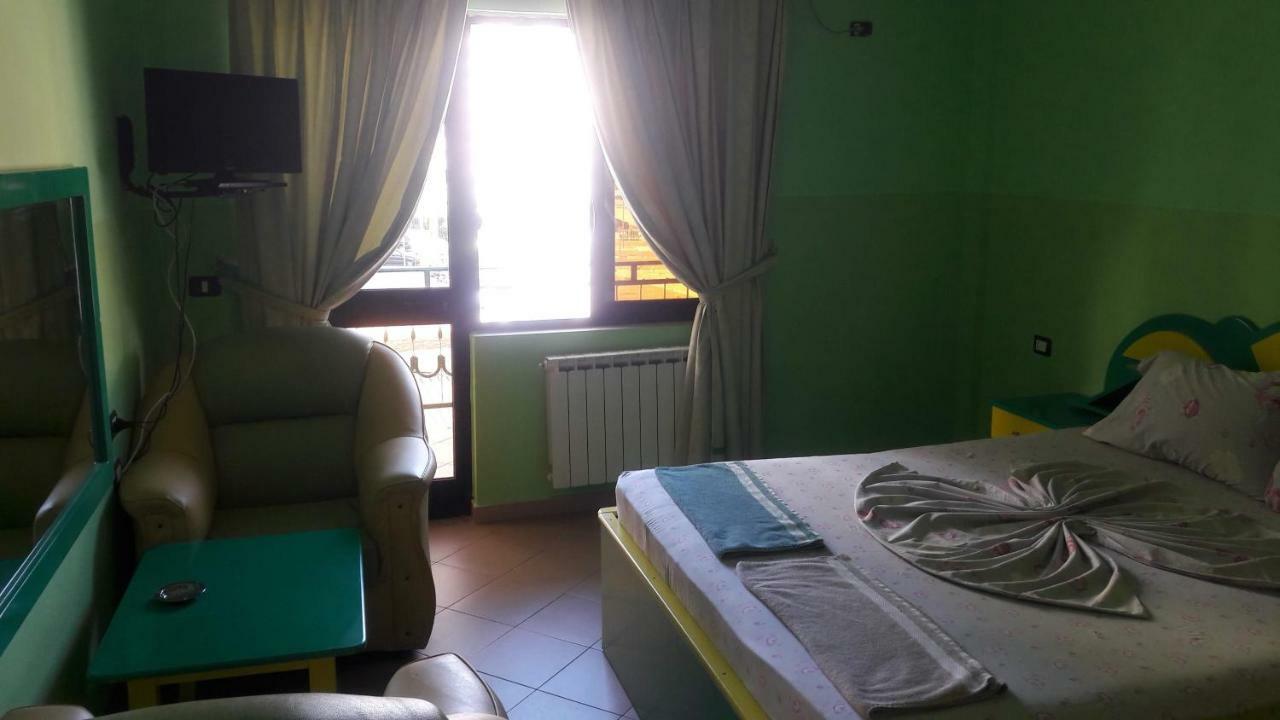 Hotel Europa Lezhe Bagian luar foto