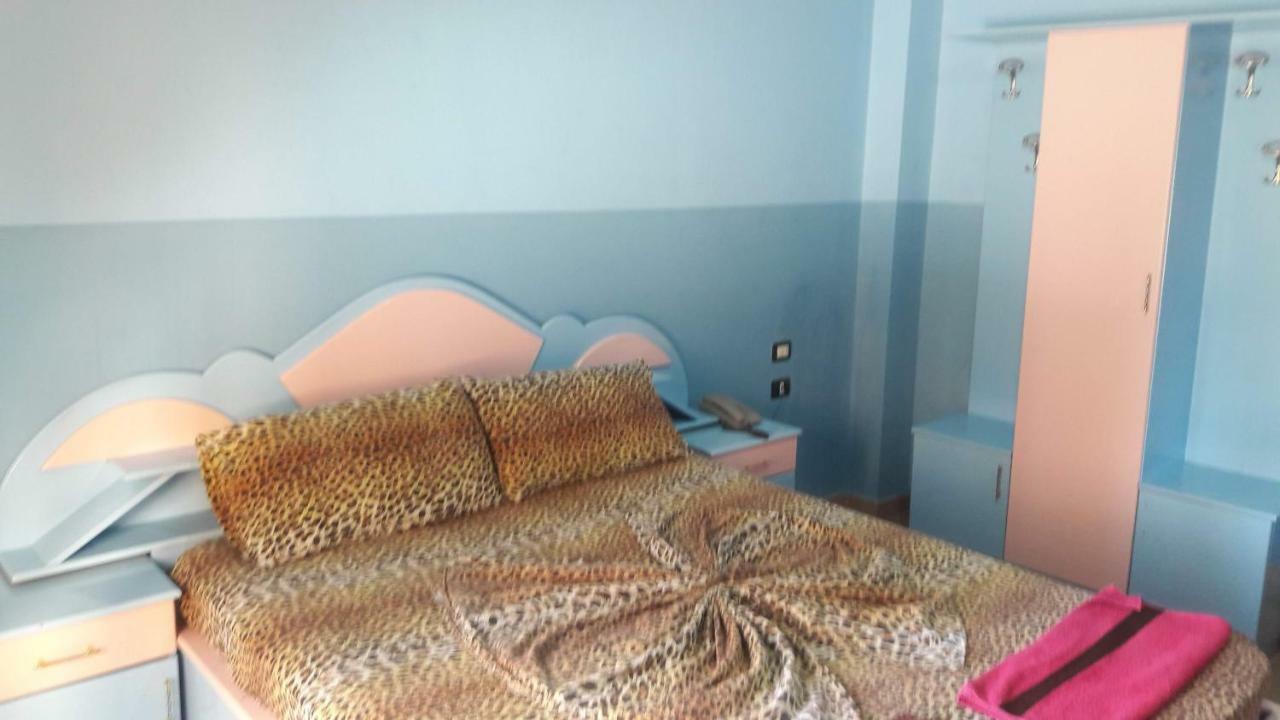 Hotel Europa Lezhe Bagian luar foto