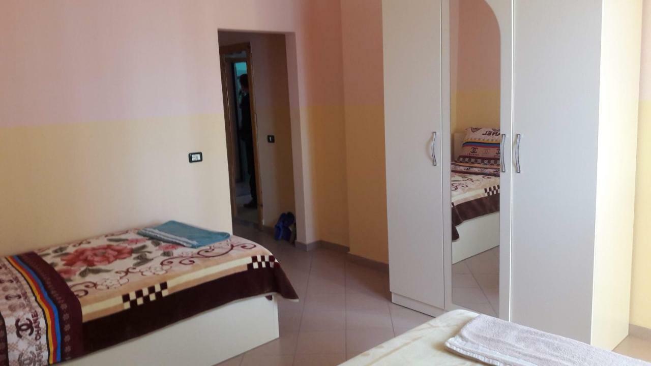Hotel Europa Lezhe Bagian luar foto