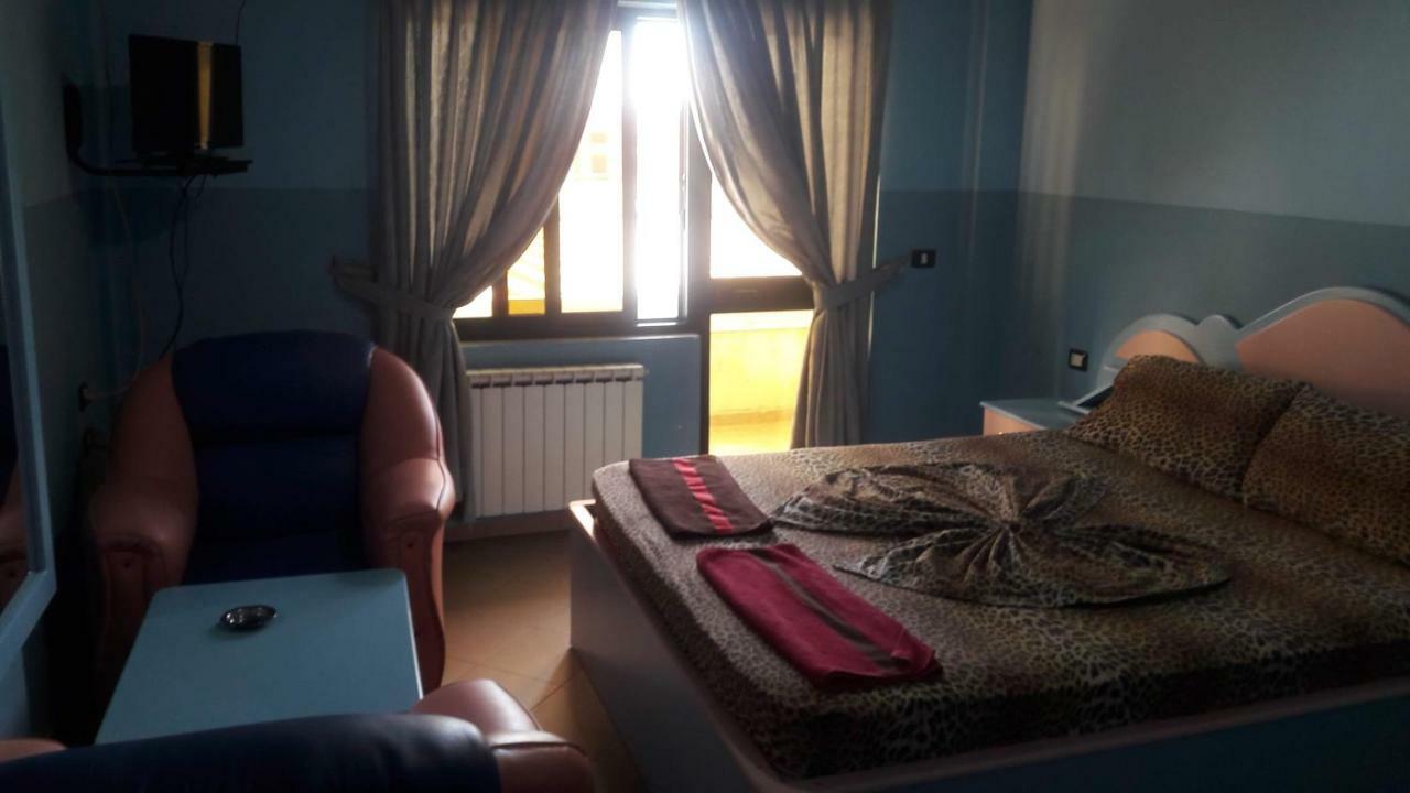 Hotel Europa Lezhe Bagian luar foto