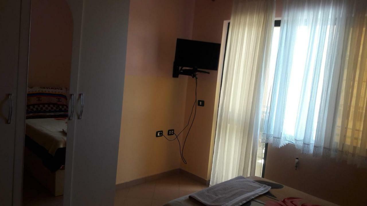 Hotel Europa Lezhe Bagian luar foto