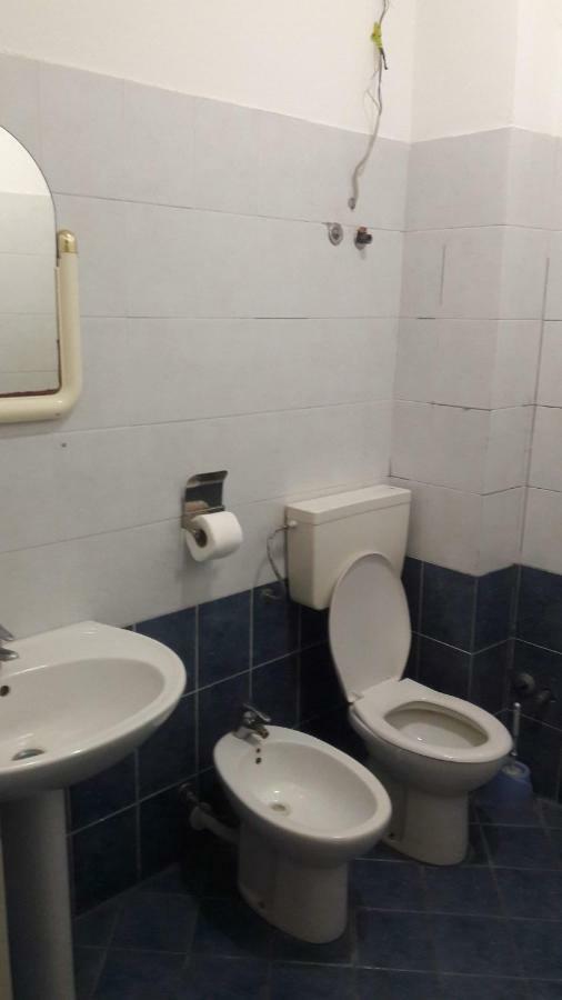 Hotel Europa Lezhe Bagian luar foto