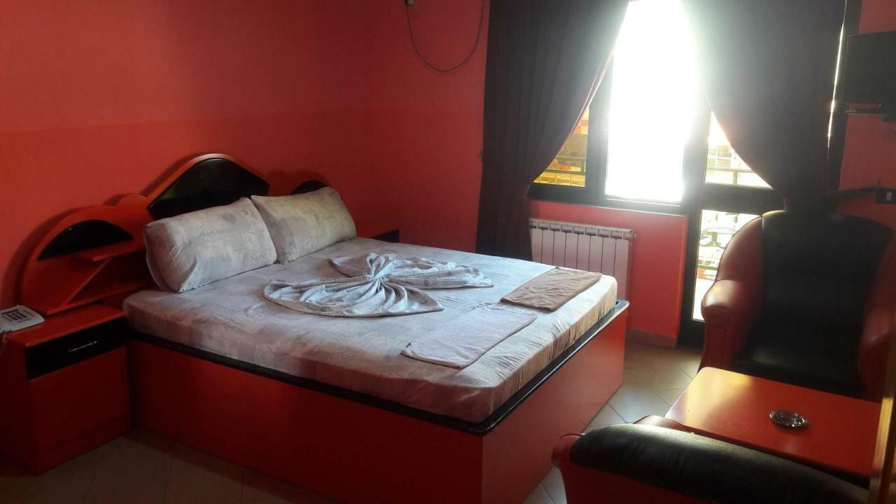 Hotel Europa Lezhe Bagian luar foto