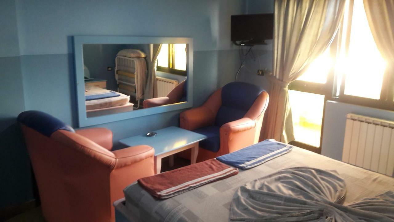 Hotel Europa Lezhe Bagian luar foto