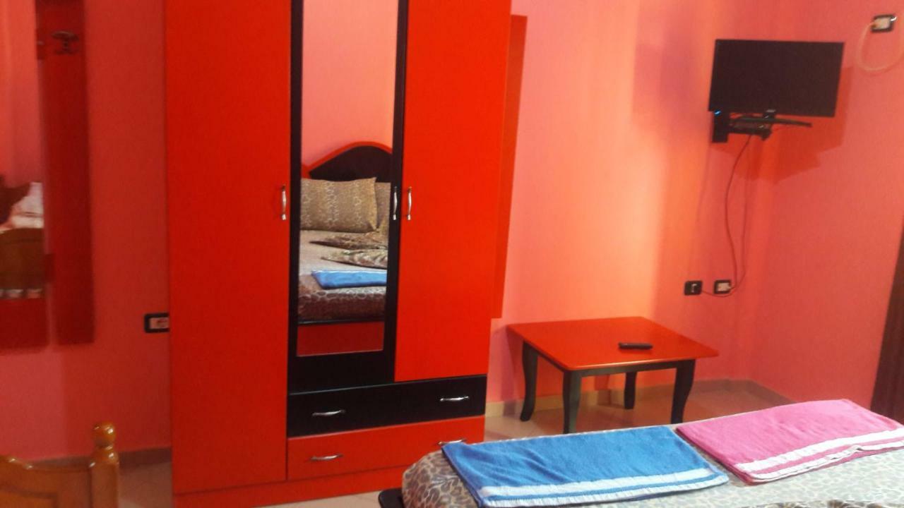 Hotel Europa Lezhe Bagian luar foto