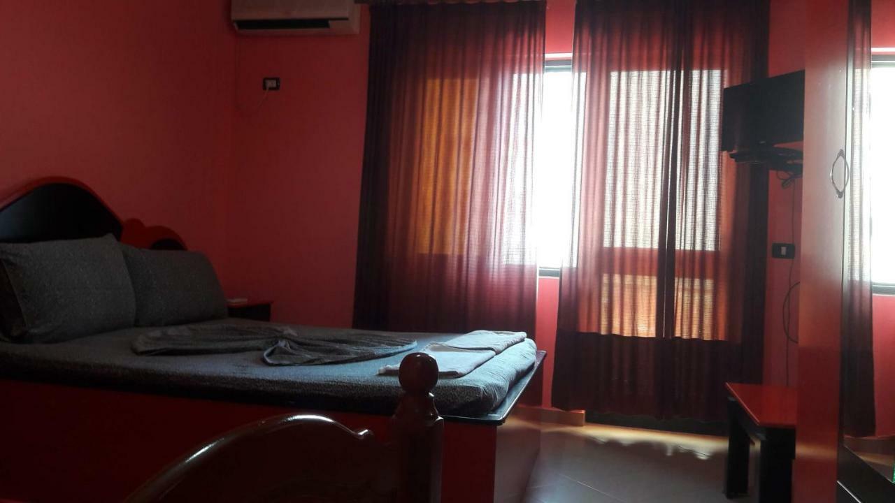Hotel Europa Lezhe Bagian luar foto